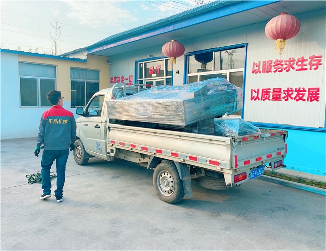 1100雙封滾動真空包裝機發往臨沂