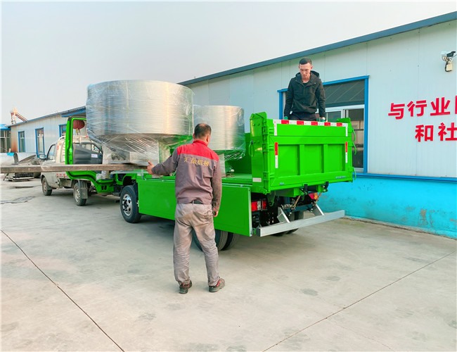 700L固定立式帶保溫電加熱夾層鍋2臺發往河南許昌