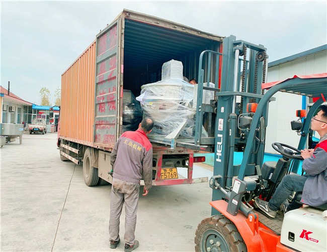 400L可傾電加熱攪拌鍋3臺發往貴州