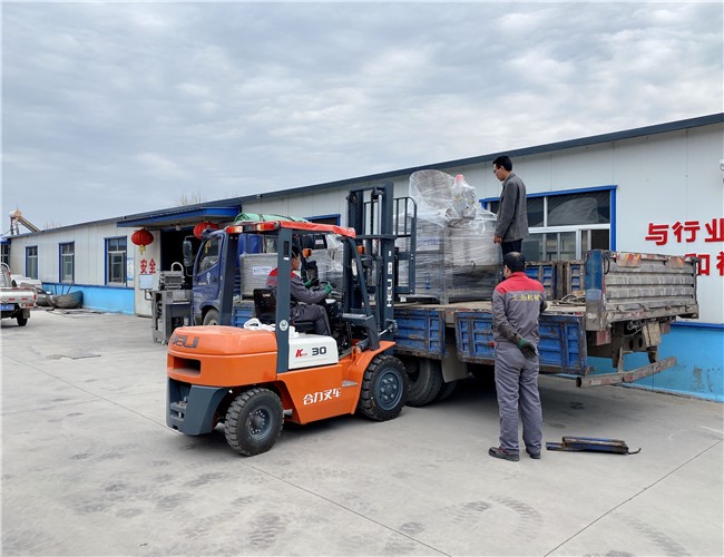 800L自動出料煮鍋1臺，氣泡解凍池2臺發往威海