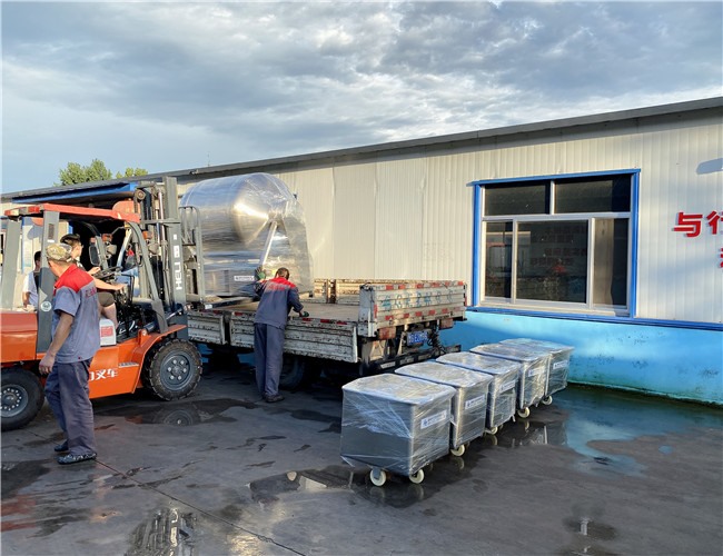 800L變頻水冷真空滾揉機(jī)1臺(tái)，200L料車5臺(tái)，發(fā)往沂水