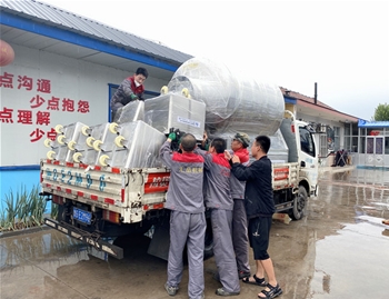 2000L變頻水冷泵真空滾揉機1臺，200L不銹鋼料車16臺，發貨山東沂水