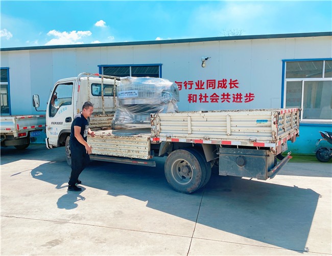 1100雙封滾動真空包裝機發往江蘇