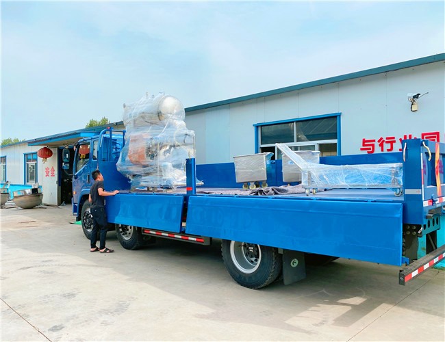 700雙層殺菌鍋1臺，200L料車2臺，發貨河南