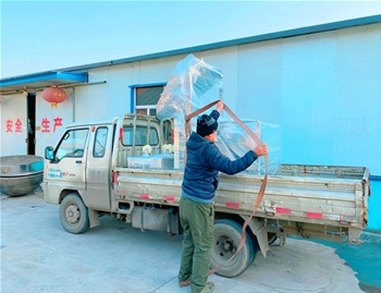 滾揉機專用液壓上料器1臺，可提升專用200L不銹鋼料車2臺，發貨深圳