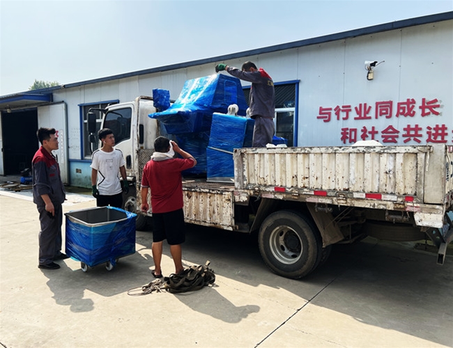 氣動鹽水注射機(jī)?200L料車3臺，發(fā)貨河南安陽